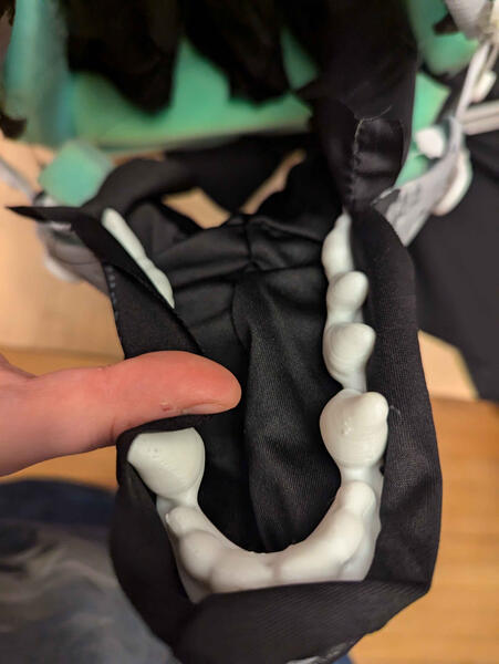 Testing the interior: the mouth is not glued/secured.